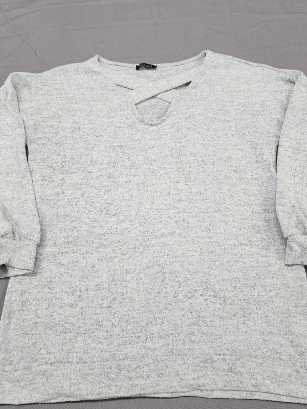 White Birch Women's M Sweater Heather Gray Cutout Criss Cross Neck Pullover
